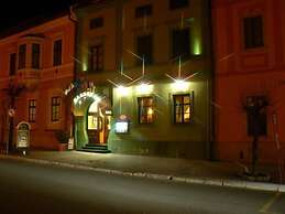 GARNI - Barbakan Hotel