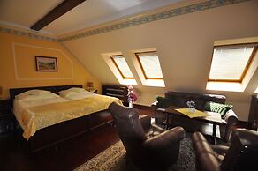 GARNI - Barbakan Hotel