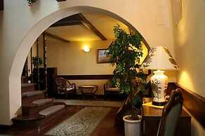 GARNI - Barbakan Hotel