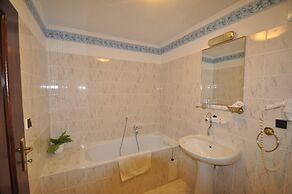 GARNI - Barbakan Hotel