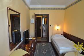 GARNI - Barbakan Hotel