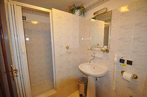 GARNI - Barbakan Hotel