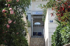 Hotel More