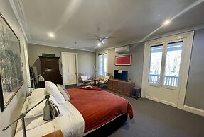 Athelstane House