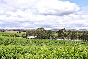 Stonewell Cottages & Vineyards
