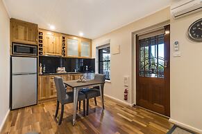 Stonewell Cottages & Vineyards