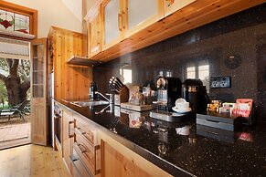 Stonewell Cottages & Vineyards