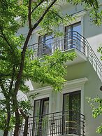 Astikon House