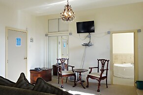 Manor Views