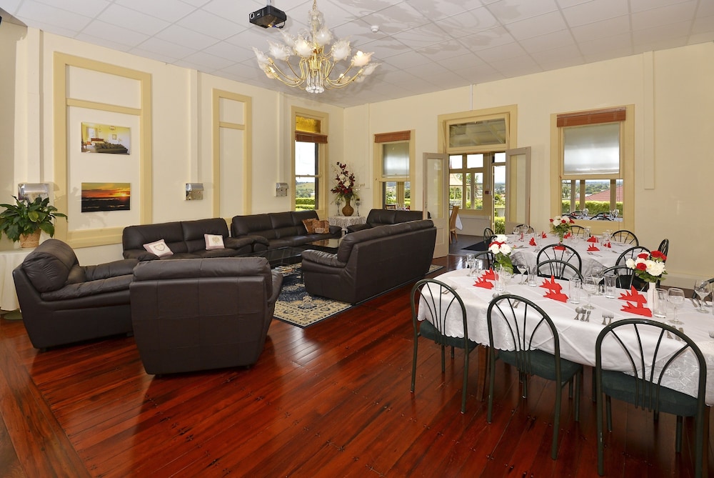 Manor Views