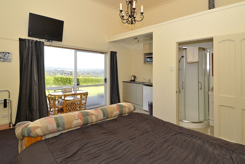 Manor Views