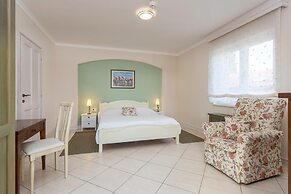 Abalone Hotel