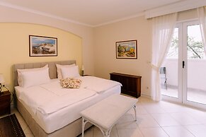 Abalone Hotel