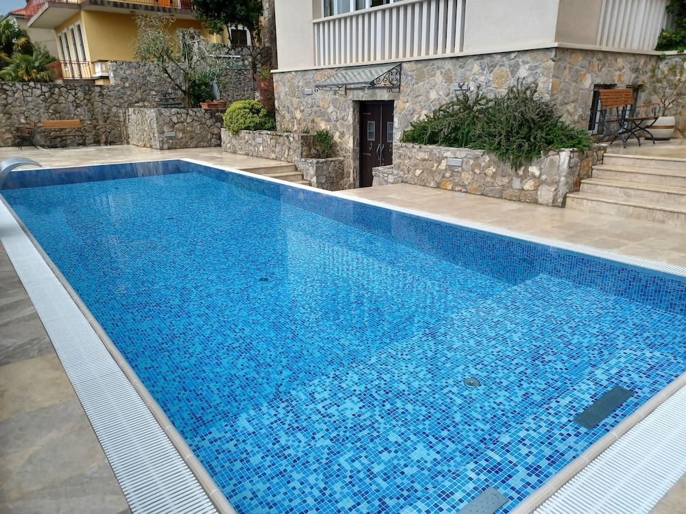 Abalone Hotel