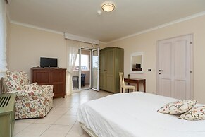 Abalone Hotel