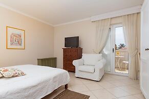 Abalone Hotel