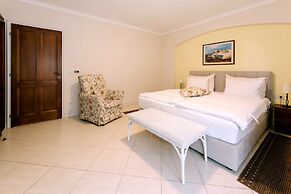 Abalone Hotel