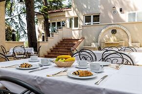 Abalone Hotel
