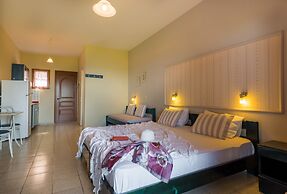 Kavos Psarou Studios and Apartments