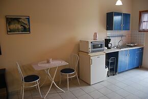 Kavos Psarou Studios and Apartments