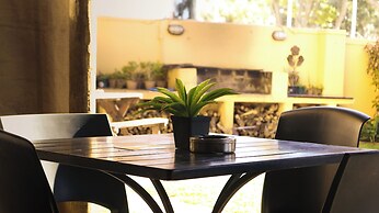 A Sunflower Stop - Hostel