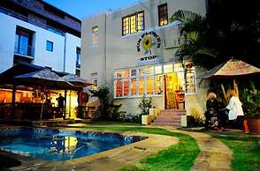 A Sunflower Stop - Hostel