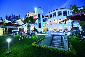 The Manor Hotel