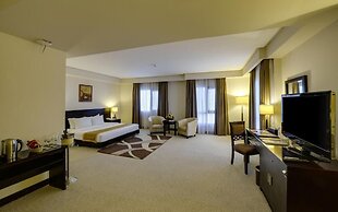 Monroe Hotel & Suites