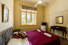 Bowen Terrace Accommodation