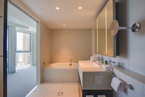 Hilton Surfers Paradise Hotel & Residences