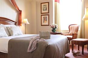 River Island Hotel