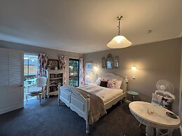 Tudor Manor Bed & Breakfast