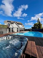 Tudor Manor Bed & Breakfast