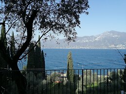 Residence Gardasee Apartments with Lake View
