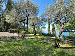 Residence Gardasee Apartments with Lake View