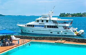 Madang Resort