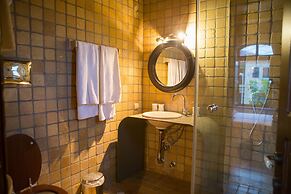 Oikoperiigitis Hotel