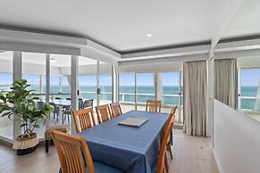 84 The Spit Holiday Apartments