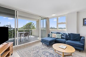 84 The Spit Holiday Apartments