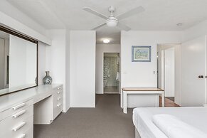 84 The Spit Holiday Apartments