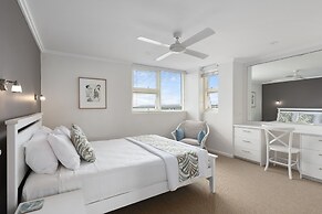 84 The Spit Holiday Apartments