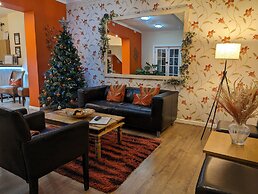 Coasters Hotel & Apartments