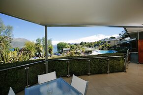 Lakeside Apartments