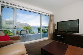 Lakeside Apartments