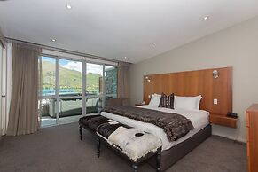 Lakeside Apartments
