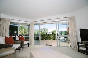 Lakeside Apartments