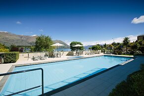 Lakeside Apartments