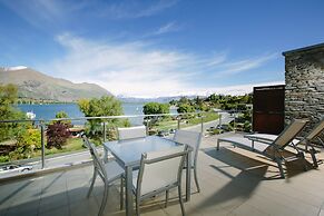Lakeside Apartments