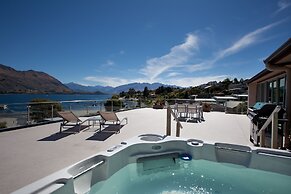 Lakeside Apartments