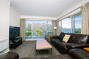 Lakeside Apartments